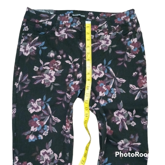 Bandolino Amy Black Floral Print Modern Straight Leg Stretch Jeans. Size 8 - Picture 8 of 15